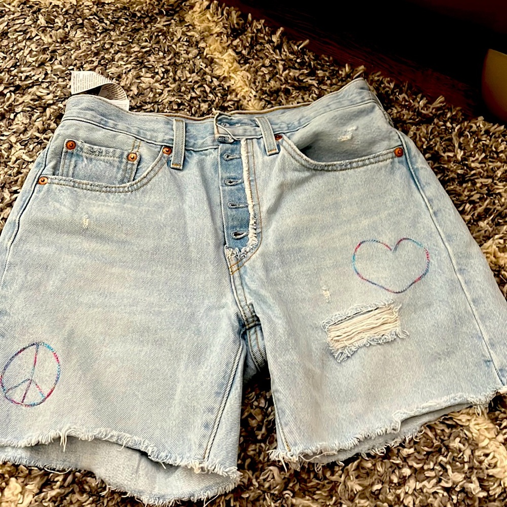 Levi’s shorts unicorn